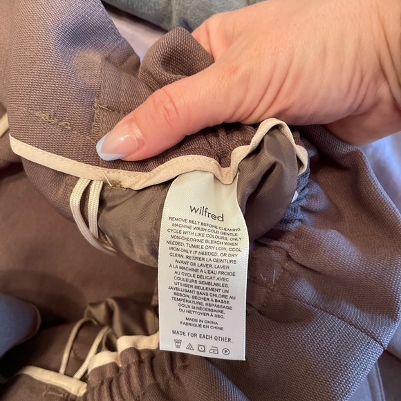 Wilfred Aritzia High Waist Paper Bag Shorts - Picture 4 of 6